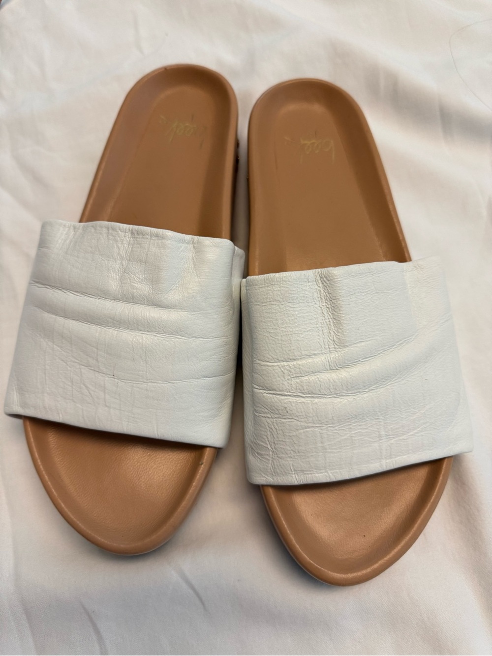 beek Pelican White Wide-Band Slide Sandals with Tan Footbed